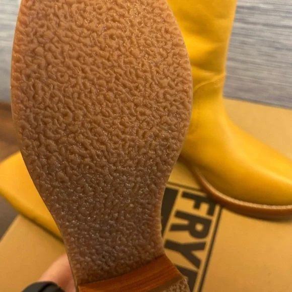 Frye Boot “Camryn”  in color Banana size 9.5 NWT in box - Picture 3 of 7